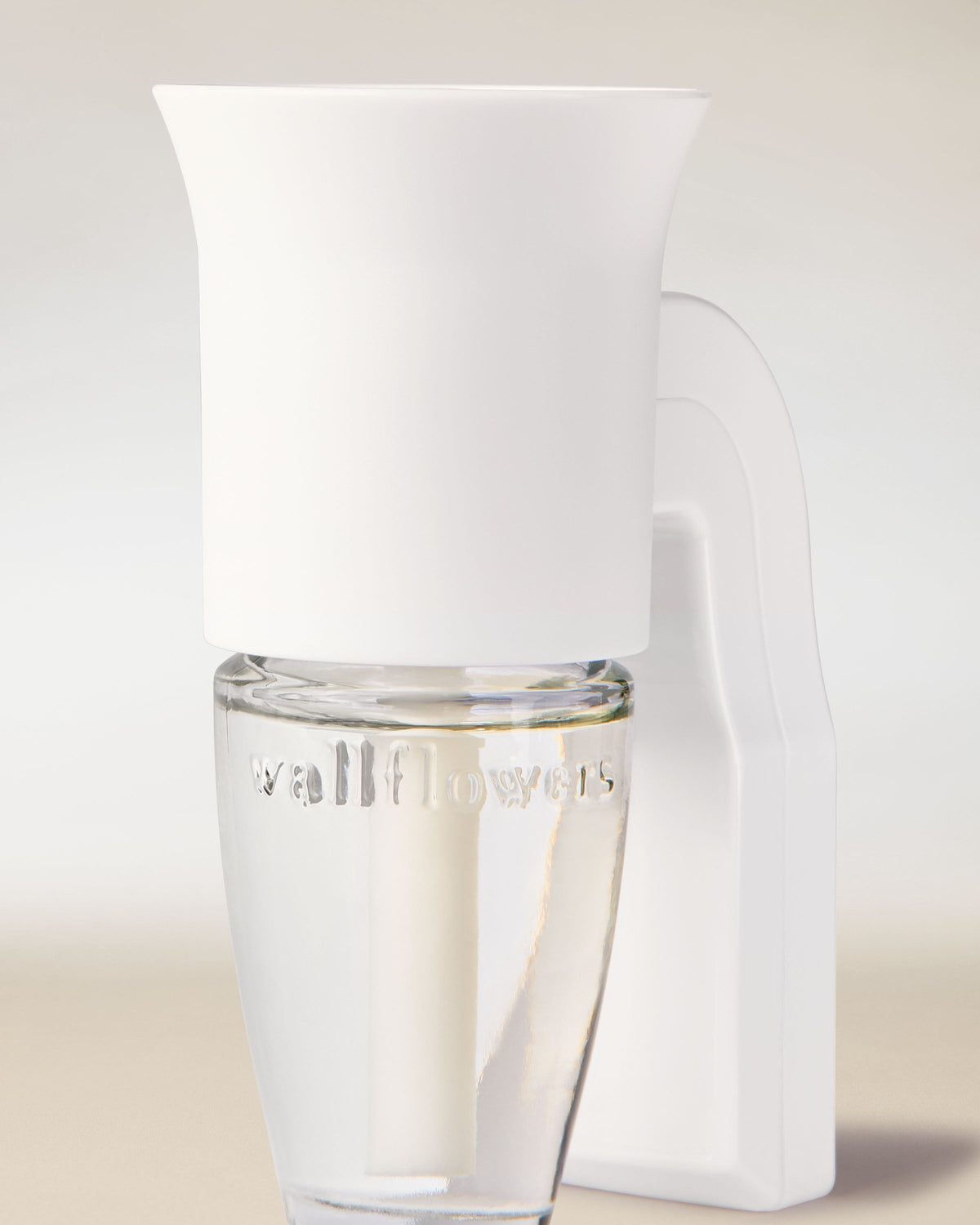 White Flare Wallflowers Fragrance Plug image 2