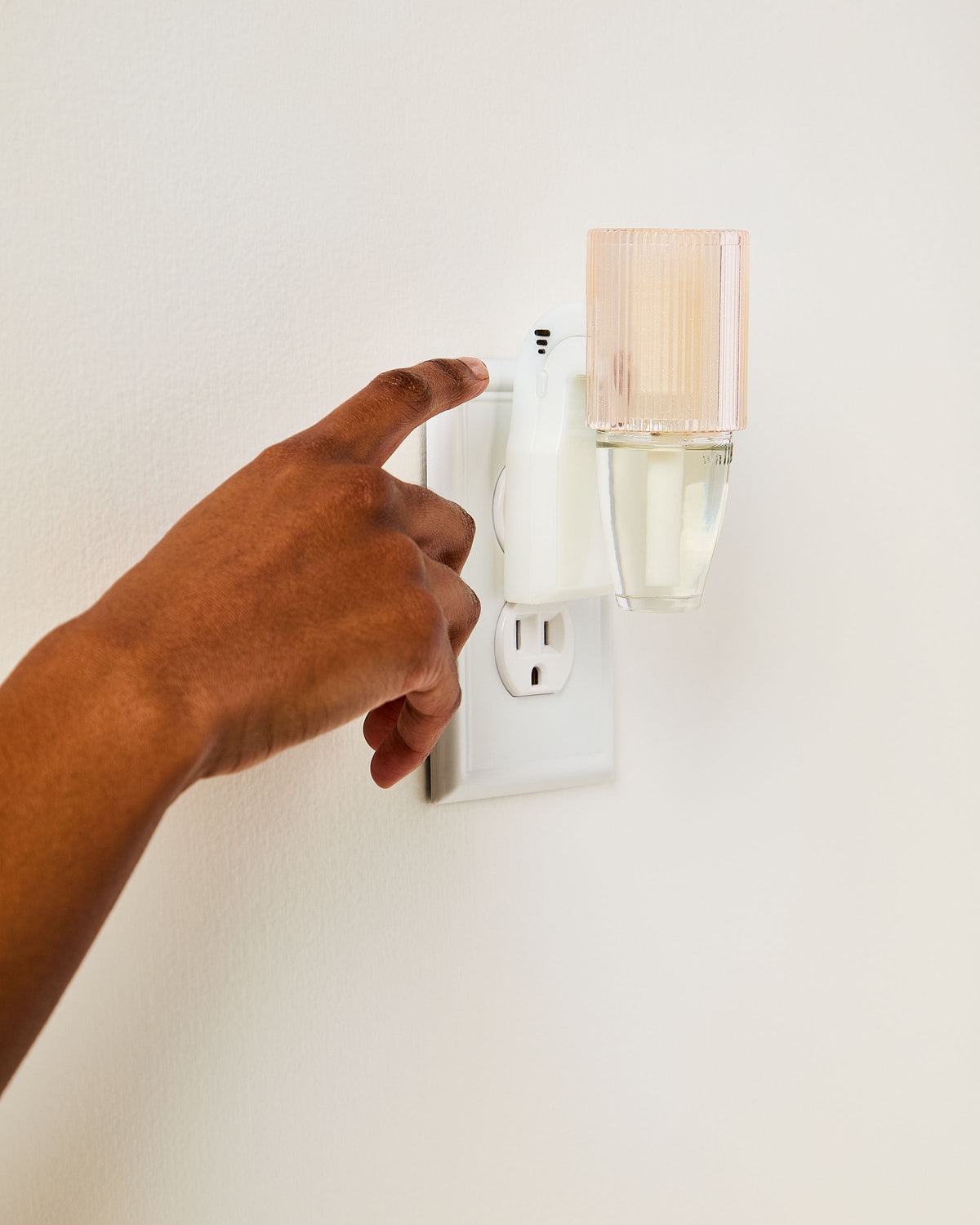 Champagne Sparkly Fluted Scent Control&trade; Nightlight Wallflowers Fragrance Plug image 5