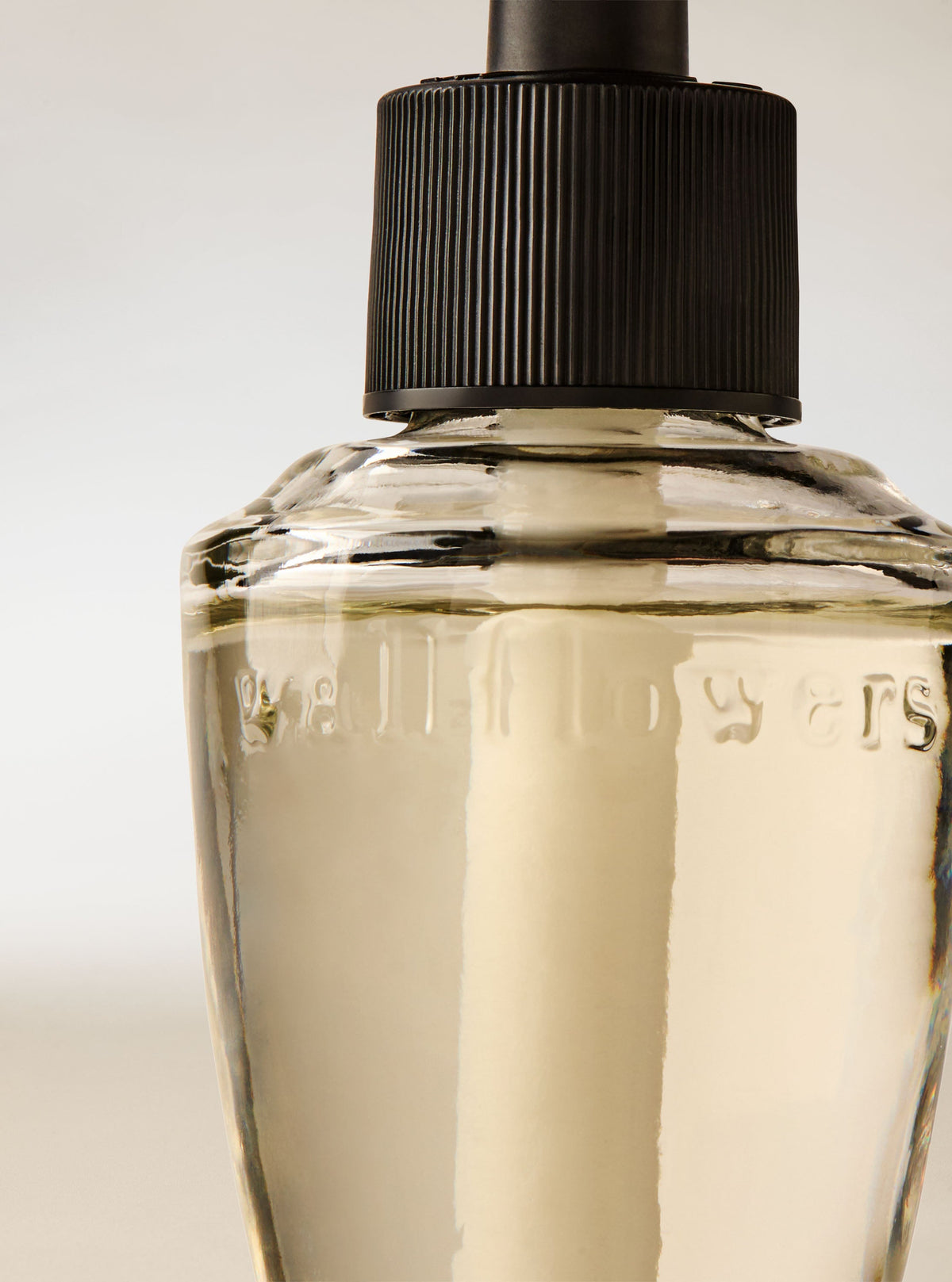Mahogany Teakwood Wallflowers Fragrance Refill image 2