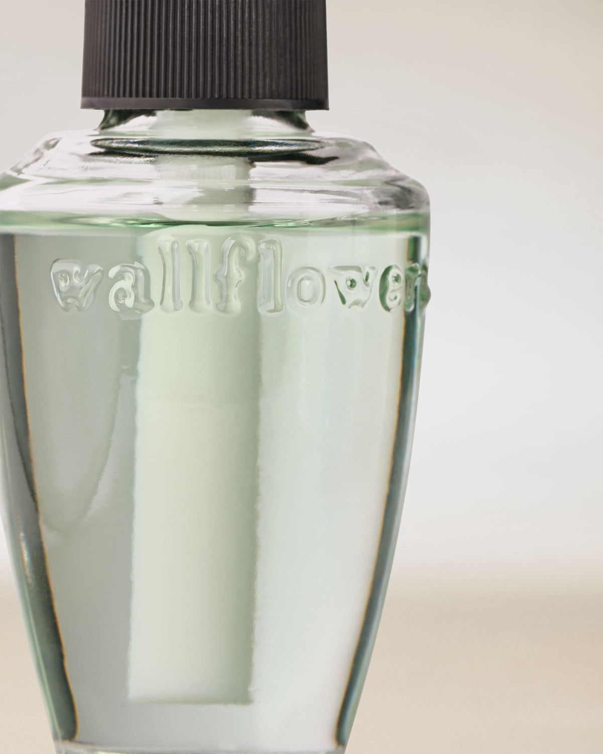 White Tea & Sage Wallflowers Fragrance Refill image 2