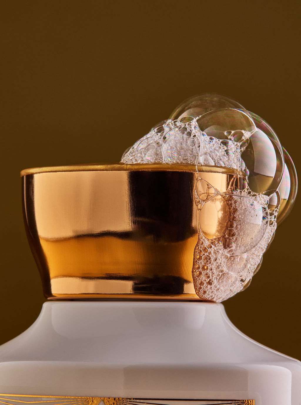 Touch of Gold Body Wash image 4