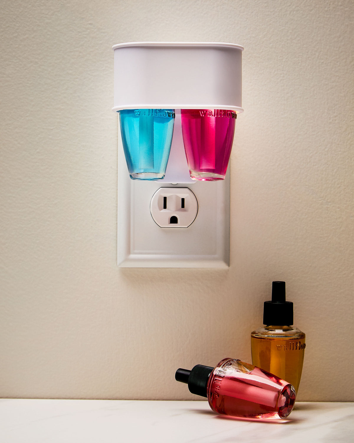 Matte White Wallflowers Fragrance Plug image 4