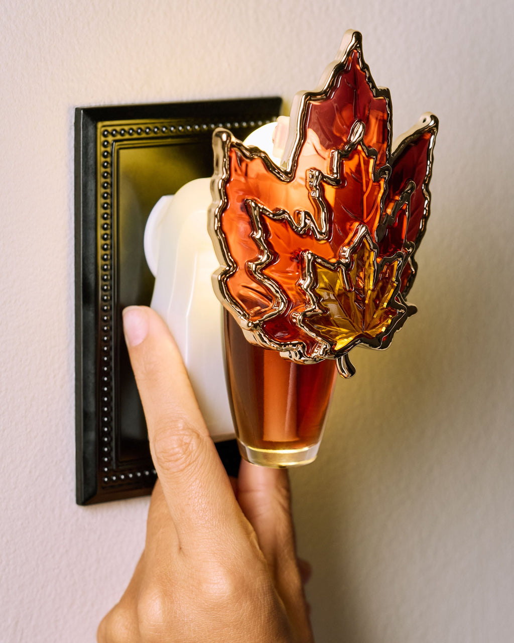 Layered Leaves Wallflowers Fragrance Plug image 4